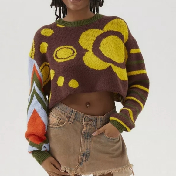 BDG Cropped Sweater - Picture 4 of 5